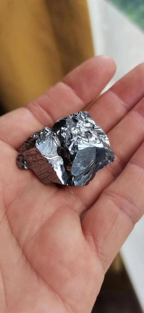 银矿石值钱吗（银 矿石）